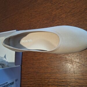 Dream Pairs Women's Cream Flats